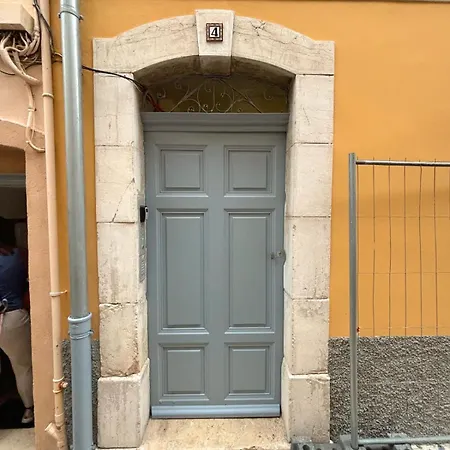 Le Revennes Апартаменти